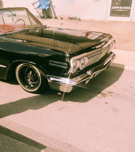 Lowriders Aesthetic, Lowrider Aesthetic, Lowrider Photography, Chicano Aesthetic, Low Rider Art, Lowrider Wallpaper, Blacked Out Cars, Chicano Culture, Old School Aesthetic