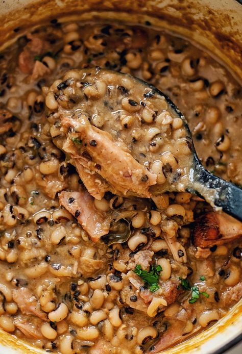 Black Eye Peas Crockpot Bacon, Blackeye Peas Recipes, Black Eyed Peas With Sausage, Black Eyed Pea Cornbread, Recipes With Smoked Turkey, Fresh Black Eyed Peas Recipe, Black Bean Dishes, Southern Black Eyed Peas Recipe, Blackeyed Pea Recipes