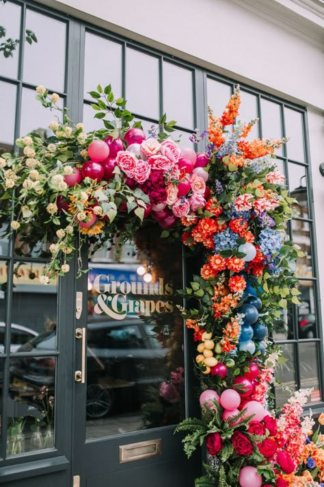 Modern rainbow wedding ideas | Colorful wedding inspiration Restaurant Flower Decoration, Floral Store Fronts, Floral Door Decor, Flower Shop Decor Ideas, Floral Shop Ideas, Florist Shop Ideas, Rainbow Wedding Ideas, Floral Restaurant, Wedding Ideas Colorful