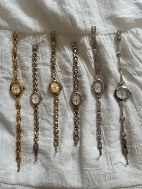 Antique Watches Vintage, Vintage Watches Aesthetic, Antique Watches Women, Watch Collection Women, Antique Silver Jewelry Vintage, Silver Vintage Watches Women, Vintage Jewelry Silver, Vintage Metal Watch Accessories, Silver Vintage Jewelry