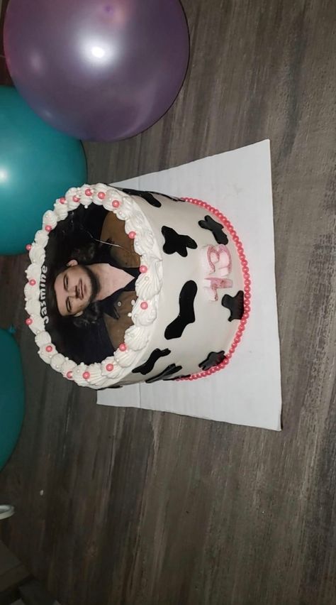 Morgan Wallen Cake Ideas, Morgan Wallen Birthday Party Ideas, Morgan Wallen Birthday Cake, Morgan Wallen Cake, Morgan Wallen Birthday Party, Western Birthday Cakes, Country Birthday Party, 15th Birthday Cakes, 17 Birthday Cake