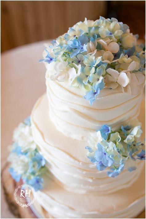 Hydrangea Cake Decoration, Blue Hydrangea Wedding Cake, Hydrangea Cakes, Hydrangea Wedding Cake, Blue And White Cake, Wedding Cake Hydrangea, Hydrangea Cake, Blue Hydrangea Wedding, Hydrangea Wedding