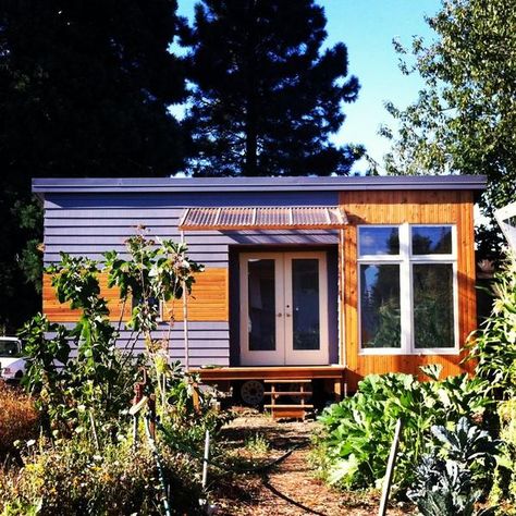 Ian Dorresteyn and James Sterrett built a tiny house in Portland as a creative challenge. Click through the gallery for a look inside the 200 square foot space. Rustic Tiny House, Tiny House Exterior, City Baby, Best Tiny House, Tiny House Inspiration, Tiny Cabins, Casa Container, Modern Tiny House, Tiny House Movement