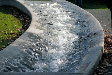 Kathryn Gustafson, Princess Diana Memorial Fountain, Diana Memorial Fountain, Princess Diana Memorial, Diana Memorial, Hyde Park London, Walks In London, London Attractions, Stone Fountains