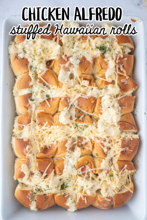 Easy Dinner Ideas With Hawaiian Rolls, Dinner Ideas With Hawaiian Rolls, Meals With Wraps, Dinner With Hawaiian Rolls, Kings Hawaiian Recipe Ideas, Dinner Recipes Using Hawaiian Sweet Rolls, Chicken Alfredo Sliders, Chicken Alfredo Sandwich, Recipes With Kings Hawaiian Rolls