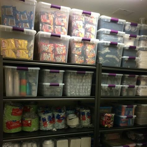 Storeroom Ideas, Basement Storage Organization, Food Storage Rooms, Clear Containers, Ocd Organization, Basement Organization, Extra Space Storage, Wedding Sites, Organizing Products