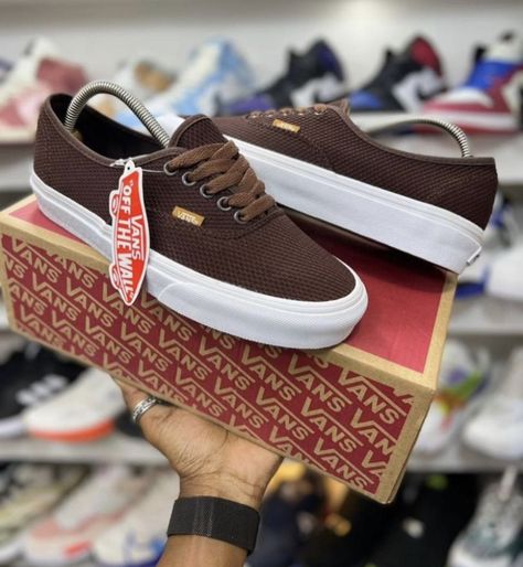 Vans Shoes Old Skool, Vans Shoes Fashion, Guys Fashion Casual, Mens Vans Shoes, Gents Shoes, Tenis Vans, Classy Outfits Men, Mens Fashion Blog, Best Shoes For Men