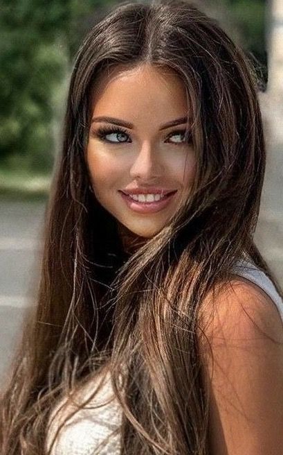 Model Pose, Beautiful Smile, Beauty Face, Beautiful Eyes, Woman Face, Pretty Woman, Blue Eyes, Brown Hair, Beautiful Hair