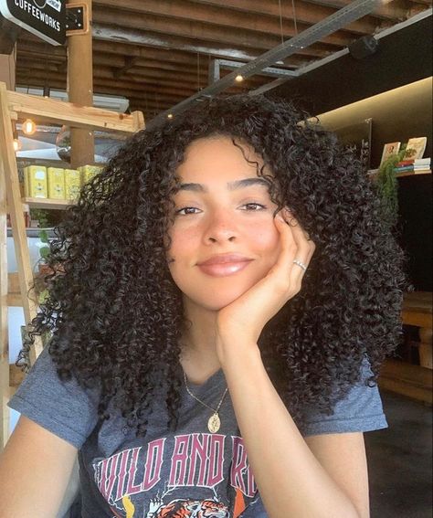 3c Curly Hair, 3c Natural Hair, Cabello Afro Natural, Beautiful Curly Hair, Natural Curls Hairstyles, Hairdos For Curly Hair, 4c Hair, Curly Hair Inspiration, Curly Girl Hairstyles