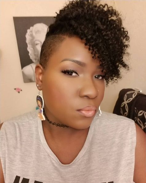 Short Curly Weave Hairstyles Black Women Sew Ins Curls, Sew In With Shaved Side And Back, Short Curly Weave Hairstyles, Sew In Curls, Hairstyle Ideas For Short Hair, Short Curly Weave, Prom Hairstyle Ideas, Side Shaved, Braids Styling