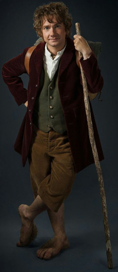 Bilbo Baggins Cosplay, Bilbo Baggins Aesthetic, Lord Of The Rings Hobbits, Lord Of The Rings Characters, Hobbit Characters, Hobbit Fashion, The Hobbit Bilbo, The Hobbit Characters, Hobbit Cosplay