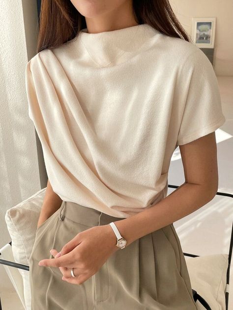 Plain Tee Shirts, Stylish Work Outfits, Mode Inspo, Inspired Outfits, Professional Outfits, Business Casual Outfits, Work Attire, Batwing Sleeve, Outfits Casuales