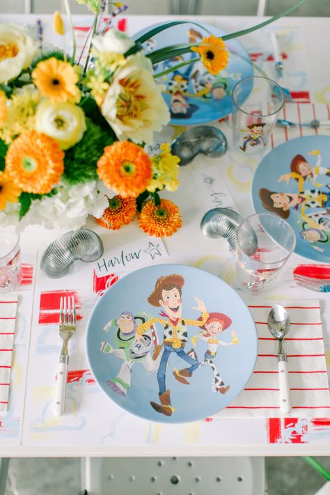 Toy Story Decor, Cute Treats, Jessie And Buzz, Fun Plates, Qualatex Balloons, Toy Story Movie, Toy Story Theme, Party Tables, Toy Story Birthday Party