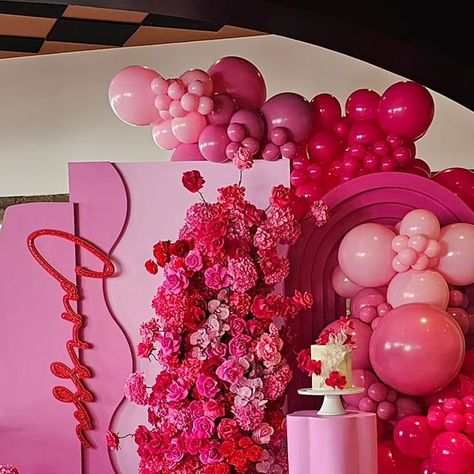 Pink And Red Balloon Decorations, Sweet 16 Valentines Theme, Pink Backdrops For Parties, Pink And Red Decorations, Pink And Red Party Decorations, Flower Theme Birthday Party Decoration, Pink Party Theme Ideas, Pink And Red Wedding Theme, Havana Nights Party Theme