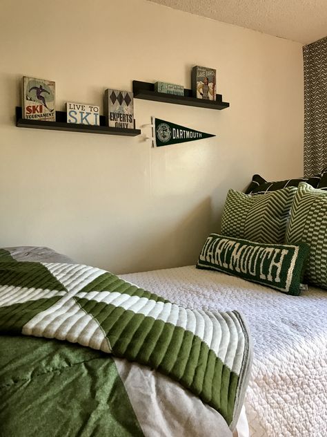 Dartmouth College freshman '22 dorm room Athlete Dorm Room, Princeton Dorm Room, Uo Dorm Room, Dartmouth College Dorm, Dark Green Dorm Room, University Of Oregon Dorm, Men’s Dorm Room Ideas, Dark Green Dorm Room Ideas, Masculine Dorm Room