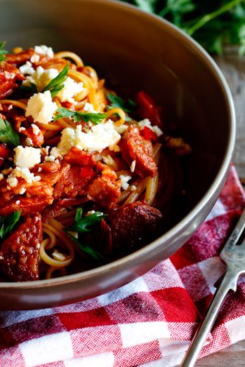 Tomato and chorizo pasta with feta Chorizo Pasta, Cherry Tomato Pasta, Bacon Pasta, Simple Food, Dinner Options, Cherry Tomato, Tomato Pasta, Simply Delicious, Delicious Dinner Recipes