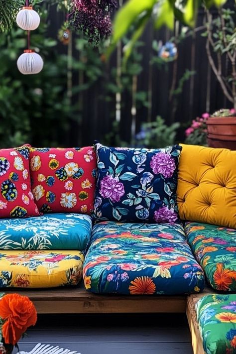 Make your own outdoor cushion covers with waterproof fabrics for stylish, durable seating. #DIYOutdoorDecor #WaterproofCushions #PatioDecor Diy Seat Cushion Outdoor, Diy Sofa Cushions, Outdoor Fabric Ideas, Diy Outdoor Cushion Covers, Outdoor Chair Cushions Diy, Reupholster Outdoor Cushions, Diy Patio Furniture Cushions, Diy Chair Cushions, Bench Cushions Outdoor