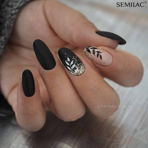 Black Christmas Nails, Gel Nail Colours, Gel Polish Colour, Unghie Sfumate, Gold Nail Designs, Nail Art For Beginners, Black Kit, Gel Nail Colors, Black Nail Designs