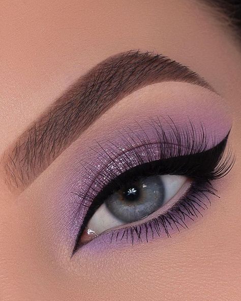 Lilac Eye Makeup, Festival Eye Makeup, Quinceanera Makeup, Purple Makeup Looks, Eye Makeup Images, Prom Eye Makeup, Beginners Eye Makeup, Purple Eye Makeup, Cute Eye Makeup