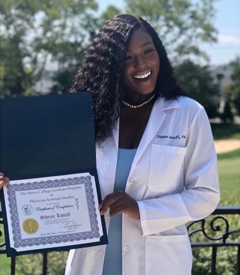 Black Women Doctors, Medicine Motivation, Nurse Goals, Black Nurses, Doctor Black, Nursing Goals, Nursing Graduation Pictures, Black Nurse, Life Goals Future