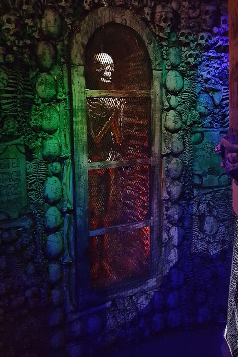 The 50 Scariest Haunted Attractions in Every State – Fodors Travel Guide Haunted Village Display, Halloween Mansion, Haunted Castle Halloween Decor, Halloween Dungeon, Halloween Haunted House, Scary Tunnel Halloween, Haunted Hallway Ideas, Haunted House Interior, Scary Staircase Halloween