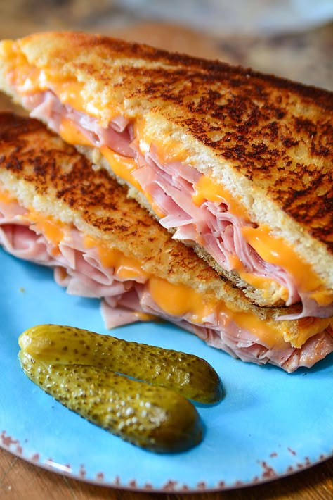 DELICIOUS GRILLED HAM AND CHEESE SANDWICH Best Ham Cheese Sandwich, Ham Grilled Cheese Sandwich, Simple Sandwich Recipes, Ham Cheese Sandwiches, Grilled Ham And Cheese Sandwich, Ham Sandwich Recipes, Ham And Cheese Sandwiches, Easy Sandwiches, Grill Sandwich