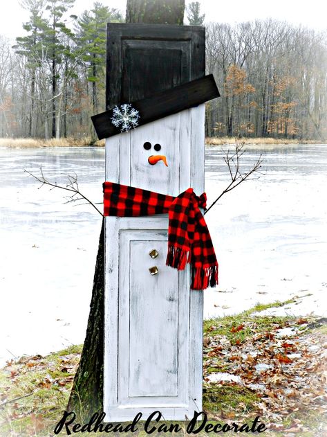 Thrifty Style Snowman Lovers - Redhead Can Decorate Art Projects Aesthetic, Aesthetic Paper Crafts, Projects Aesthetic, Aesthetic Paper, Halloween Art Projects, Christmas Wood Crafts, Snowman Crafts, Old Door, Handmade Christmas Gifts