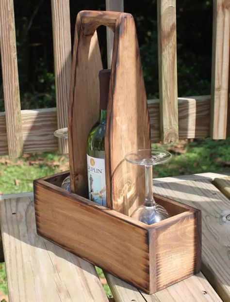 DIY reclaimed wood wine bottle and glass caddy - DIY projects for everyone! Caddy Diy, Kids Woodworking Projects, Wood Projects Plans, Wine Caddy, Woodworking Projects Furniture, Wine Carrier, Woodworking Projects For Kids, Glasses Holder, Woodworking Projects That Sell