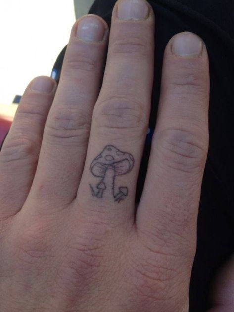 mushroom finger tattoo i did on a friend he loves it :) #tattoo?deas #tattoo #tattootrend #piercing #piercing #dedo Linear Tattoos, Dr Tattoo, Henne Tattoo, Stick Tattoo, Stick Poke Tattoo, Mushroom Tattoo, 16 Tattoo, Autumn Tattoo, Tattoo Trend