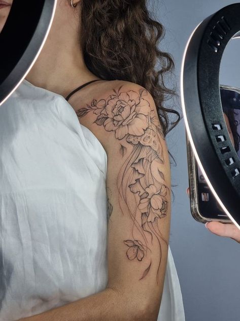 Ocean And Floral Tattoo, Ocean Themed Sleeve Tattoo Women, Underwater Flowers Tattoo, Jellyfish Sleeve Tattoo, Ocean Shoulder Tattoo, Jellyfish Tattoo Arm, Floral Jellyfish Tattoo, Ocean Tattoos For Women, Ocean Tattoos Sleeve For Women