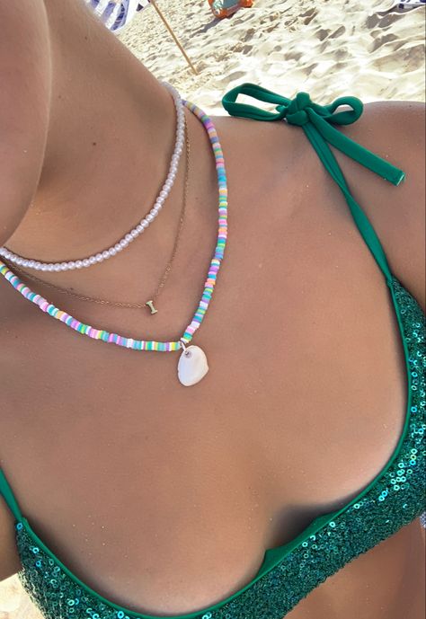 Cute Layered Necklaces Aesthetic, Surf Jewelry Necklaces, Summer Jewelry Diy, Pink Shell Necklace, Surf Necklace, Surfer Jewelry, Surf Jewelry, Round Bead Necklace, Beach Necklace