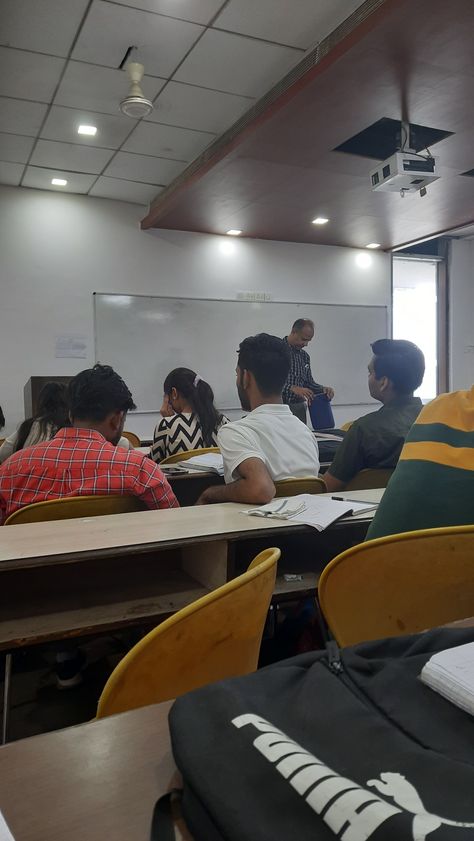 Fake College Class Snaps, Fake Classroom Snaps, College Classroom Snap, Clg Snap, Daily Snap Ideas, Classroom Snap, Collage Snap, Aakash Institute, College Snap