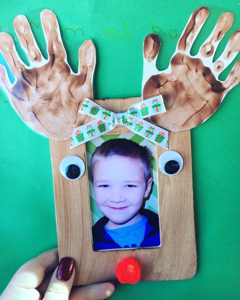 I love that teachers are so thoughtful with their projects. This gift is one of the best ever!! Reindeer picture frame!! #christmas #diy #xmas #kid #art #project #reindeer #rudolph #craft #little #hands #keepsake #forever #son #boys #love #this #frame #kids #school #crafting #idea Rudolph Ornaments Diy Kids, Preschool Christmas Picture Frames, Reindeer Picture Frame Craft, Reindeer Photo Ornament, Reindeer Picture Frame, Reindeer Photo Craft, Parent Gifts Preschool Christmas, Christmas Craft With Kids Picture, Christmas Picture Frame Crafts For Kids