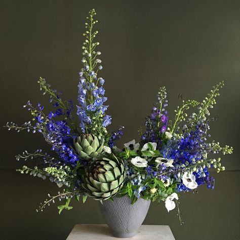 Maurice Harris on Instagram: “Throwing back to when Brenda Braxton Was serving up some un-break these edges cause it was hot AF and her purple blue ombré muppet mop had…” Purple Flower Arrangements, Blue Flower Arrangements, Purple Blue Ombre, Floral Styling, Flower Walls, Church Flower Arrangements, Floral Headpiece, Floral Display, Arte Floral