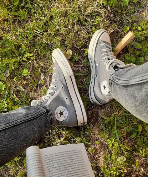 Gray Converse Aesthetic, Converse Grey Outfit, Grey Converse Aesthetic, Gray Converse Outfit, Grey Converse Outfit, Chuck 70 Converse, Allstar Converse, Converse Collection, Cool Converse