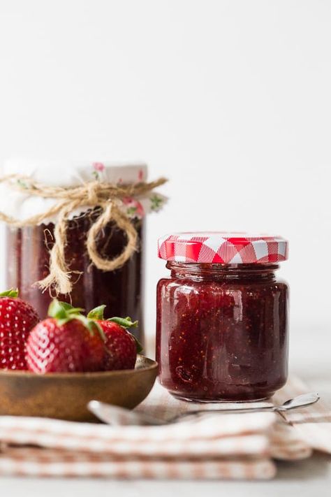 Vanilla Bean Strawberry Jam - the perfect use for summer berries! Jam Product Photography, Canning Jam, Berry Jam, Dessert Ingredients, Summer Berries, Homemade Jam, Homemade Vanilla, Jam Jar, Easy Cooking Recipes