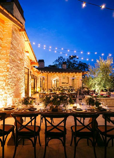 11 Ideas That Will Transform Your Backyard Into The Best Wedding Ever - Hand strung lights for a glowing reception Tuscan Inspired, Tuscan Wedding, Villa Wedding, Diy Outdoor Decor, Tuscany Wedding, Wedding Dinner, Italian Wedding, Backyard Wedding, Outdoor Dining