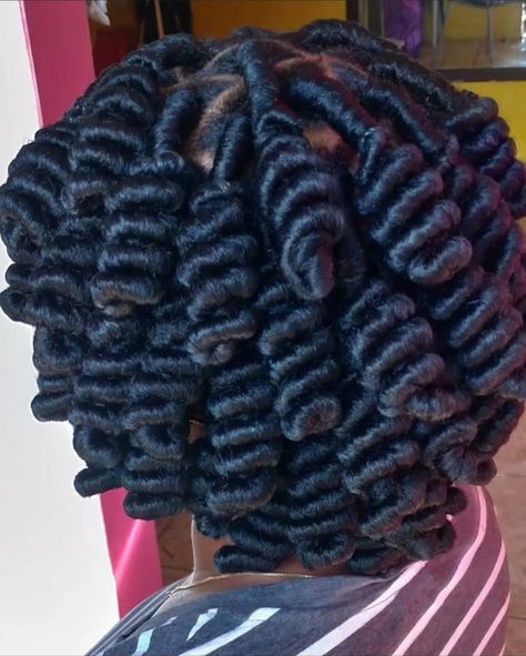 Kiko Hairstyle With Wool, Kiko Hairstyle, Wool Thread Hairstyles, Free Hand Styles For African Hair, Thread Hairstyles, Wool Hairstyles, Brazilian Wool Hairstyles, African Threading, Brazilian Wool