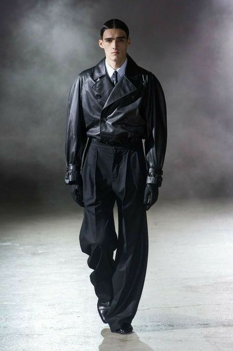 Futuristic Fashion Men, Futuristic Fashion Male, Scifi Fashion, Retro Futuristic Fashion, Retro Futurism Fashion, Runway Men, Futurism Fashion, Futuristic Fashion, Fashion Runway