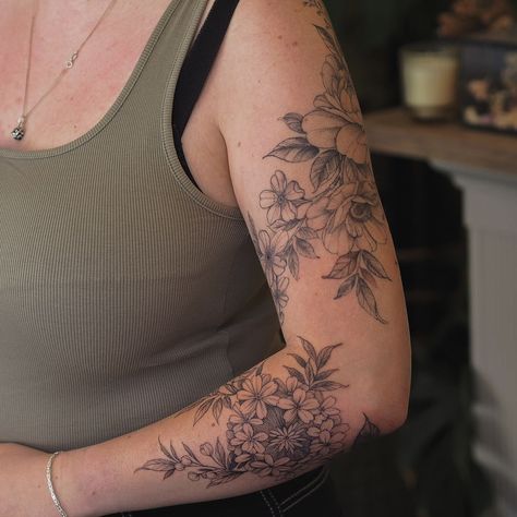 Melanie 🌸 | Finished floral wrap around for Sanne 🌺🌸🌷💐 thank you for the fun sessions! Upper arm is a few months healed :) #floraltattoo #flowertattoo… | Instagram Floral And Mountain Sleeve Tattoo, Tattoo Sleeve Different Styles, Upper Arm Floral Wrap Tattoo, Floral Wrap Around Tattoo Upper Arm, Flower Trail Tattoo, Bicep Floral Tattoo, Upper Arm Wrap Tattoos For Women, Wrap Around Bicep Tattoo Women, Wrap Around Shoulder Tattoo