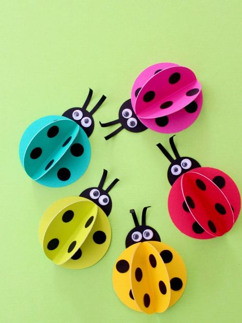 Insect Crafts, Idee Babyshower, Ladybug Crafts, Round Pen, Bug Crafts, Small Tools, Hand Crafts For Kids, Circle Punch, Diy Crafts For Kids Easy