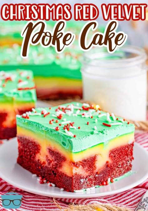 Holiday Poke Cake Recipes, Christmas Eclair Cake, Christmas Jello Cake, Christmas Cute Desserts, Christmas Poke Cake, Bolo Red Velvet Receita, Easy Christmas Dessert Recipes, Christmas Desserts Recipes, Red Velvet Poke Cake