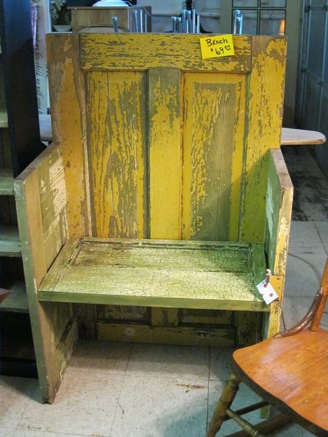 Door Chair Bench Out Of Old Door, Furniture Made Out Of Old Doors, Upcycle Door, Old Door Projects, Reclaimed Wood Door, Old Tables, Door Desk, Doors Repurposed, Wood Slice Art