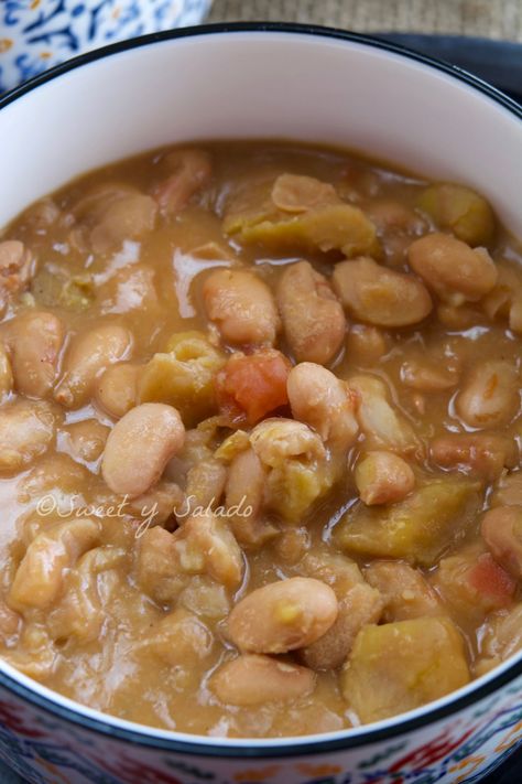 Colombian Beans With Hogao (Onion and Tomato Sauce) Colombian Beans, Pressure Cooker Beans, Columbian Recipes, Lentil Soups, Pinto Bean Recipes, Cranberry Beans, Colombian Recipes, South American Recipes, Beans Recipes