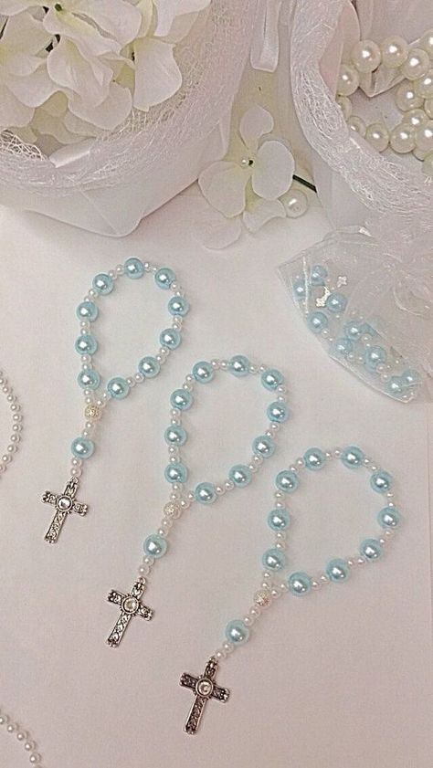 Baptismal Souvenir, Communion Party Favors, Recuerdos Primera Comunion Ideas, Mini Rosaries, Rosary Jewelry, Holy Communion Invitations, Diy Jewelry Rings, Rosary Bracelet, Baptism Favors