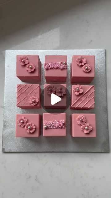 Square Cake Pops How To Make, Cube Cake Design, Pop Cubes, Cube Cake, Homestead Kitchen, Cake Buttercream, Baking Tutorial, Cake Tutorial, Mini Cakes