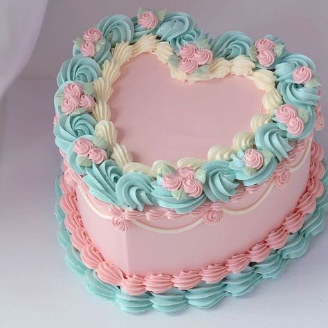 April’s Baker on Instagram: "Pastels in our classic style🫧" Bolo Vintage, Birthday Cake Decorating Ideas, Vintage Birthday Cakes, Pastel Cupcakes, Pastel Cakes, Heart Cakes, Cupcakes Decorados, Heart Shaped Cakes, Spring Nail Designs