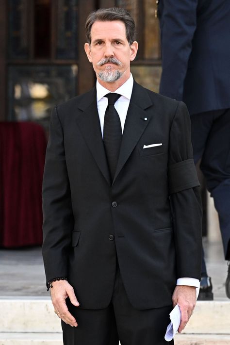 “#NEW Crown Prince Pavlos has arrived at the Metropolitan Cathedral in Athens for the funeral of his father, Former King Constantine 🇬🇷 📷: @royalfocus1” Prince Pavlos Of Greece, King Constantine Ii Of Greece, Constantine Ii Of Greece, Small Chapel, Royal Family Of Greece, Greek Royalty, Greek Royal Family, George Vi, King Queen