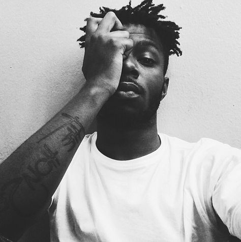 Isaiah Rashad, The Blacker The Berry, Joey Badass, Top Hairstyles For Men, Short Dreads, Schoolboy Q, Dreadlock Styles, Black Men Hairstyles, Hip Hop Artists