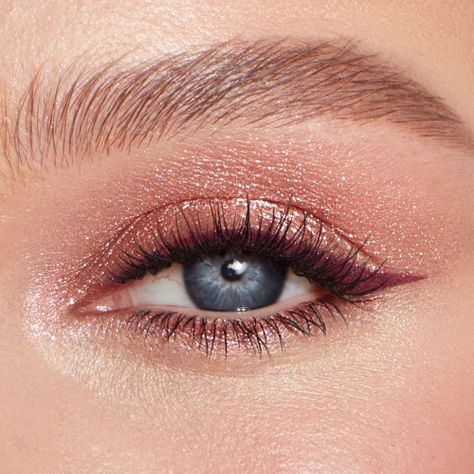 Bridal Pink Eye Makeup, Make Up Look For Blue Eyes, Rose Gold Eye Makeup Wedding, Pink Eye Wedding Makeup, Bridal Makeup Sparkle, Pink Eyeshadow For Blue Eyes, Birthday Makeup Inspiration, Rose Gold Makeup Looks Prom, Maquillage Rose Gold